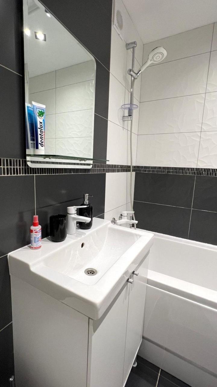 New Modern Apartments In The City Center Narva Bagian luar foto
